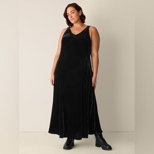 NWT Eileen Fisher Velvet V-Neck Dress in Black